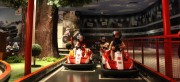 ÇOCUKLARA OTOMOBİL KULLANMAYI ÖĞRETİYOR