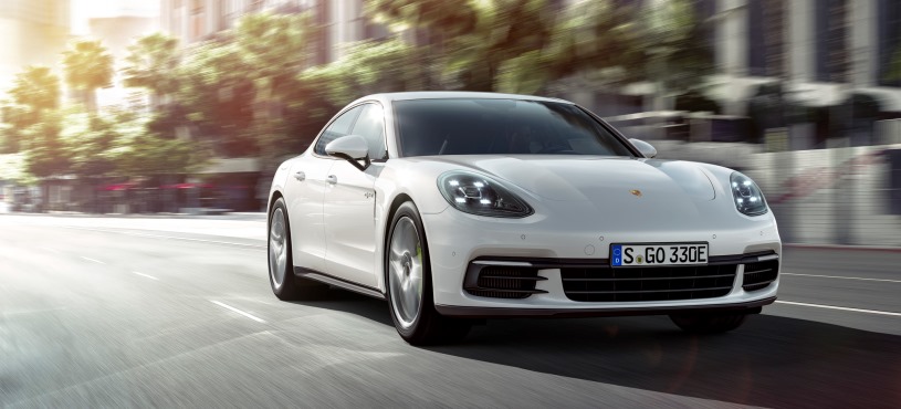 PORSCHE SATIŞLARI HIZ KESMİYOR