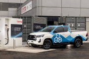 Toyota'dan Hidrojen Yakıt Hücreli Hilux